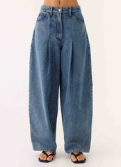 Zayn Pleated Denim Jeans - Light Wash Blue
